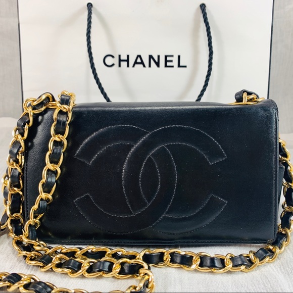 CHANEL Handbags - Vintage CHANEL CC Logo Lambskin Wallet on Chain